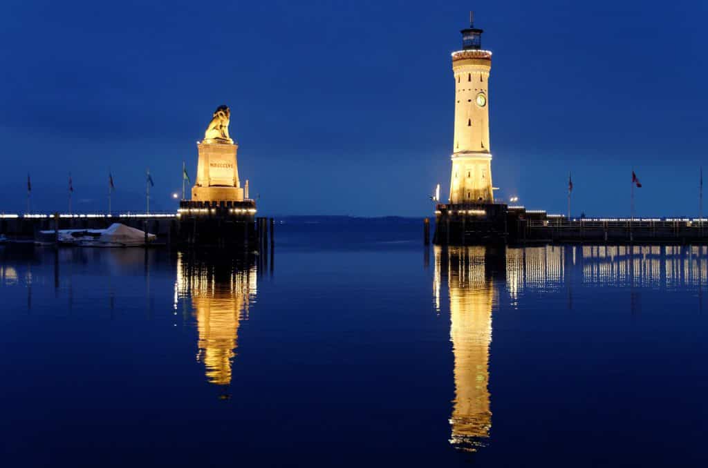 Hafeneinfahrt-von-Lindau-am-Bodensee