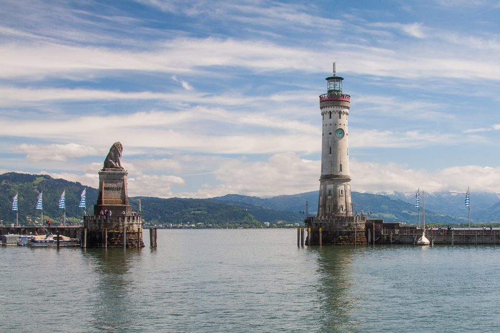 Hafeneinfahrt-von-Lindau-am-Bodensee